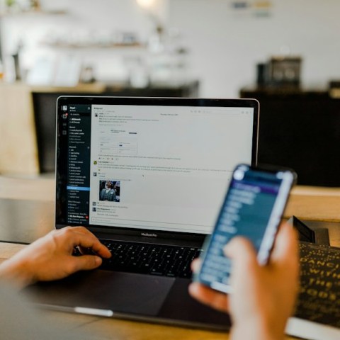 Business eSIM and IoT Connectivity: A Guide for Travelling Teams and Connected Devices