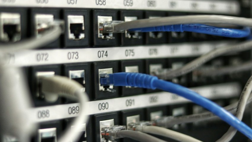 Private 5G Networks for Industry: A Practical Guide for Factories, Ports and Campuses